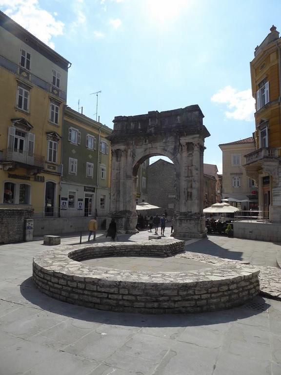 Apartment Asja Old City Center Pula Luaran gambar