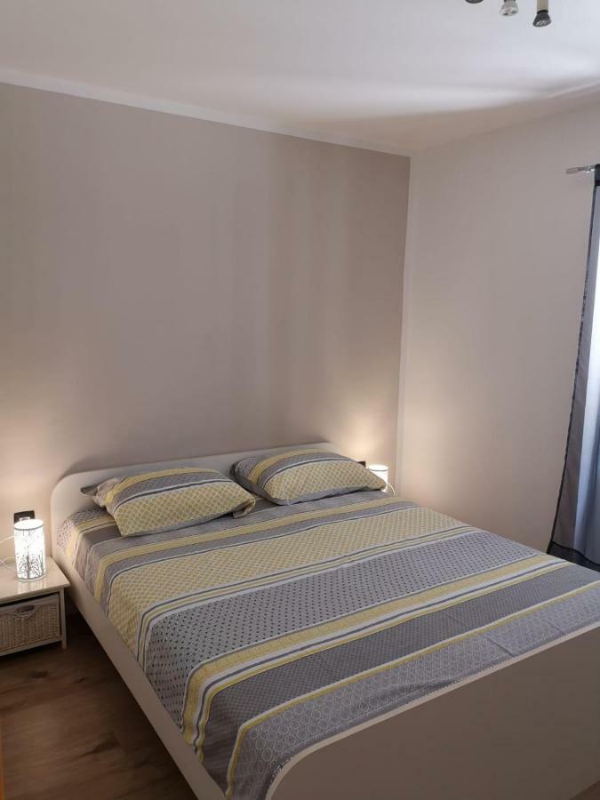 Apartment Asja Old City Center Pula Luaran gambar