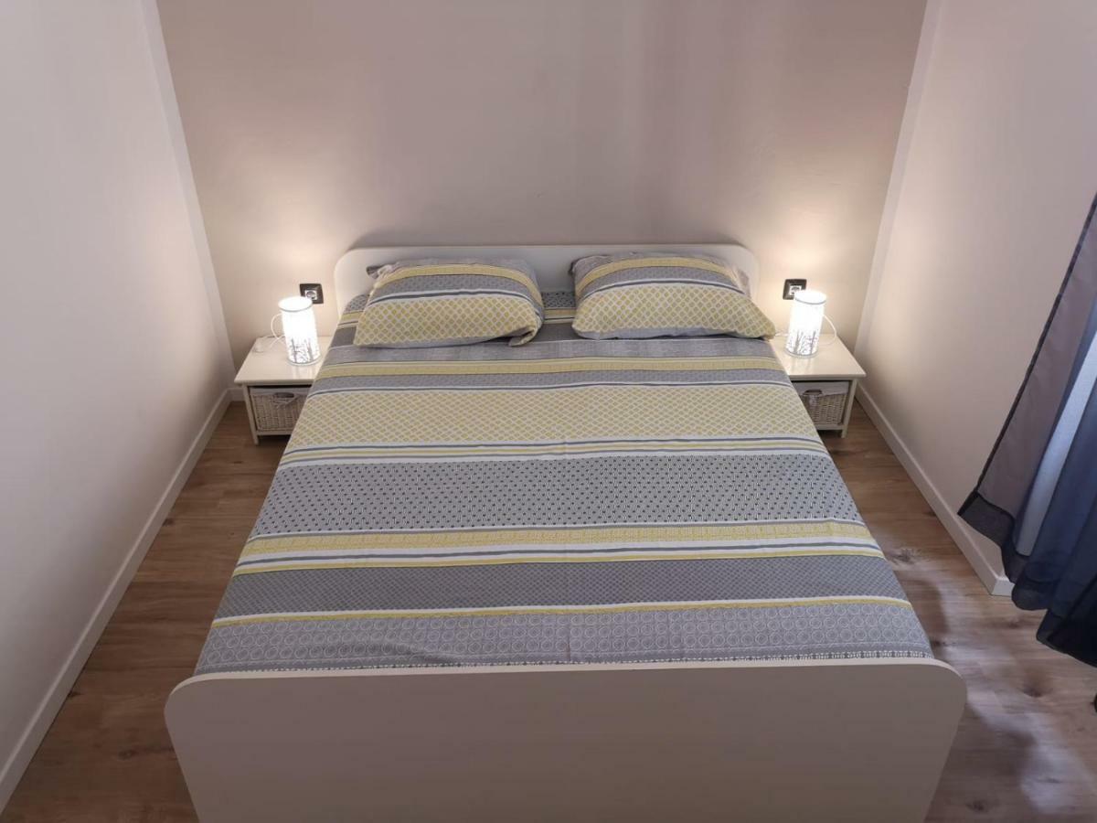 Apartment Asja Old City Center Pula Luaran gambar